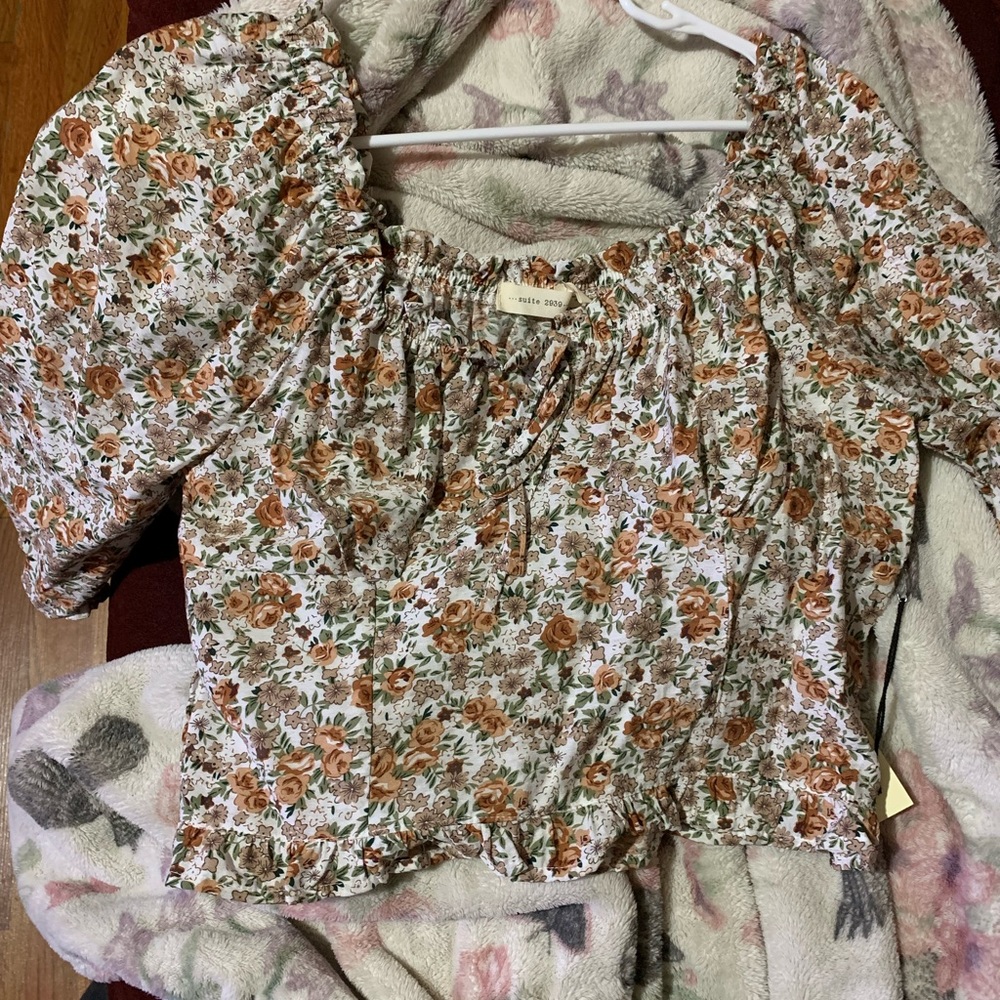 New, but no tag. Size XL, but can fit a Large